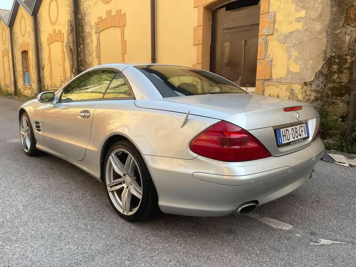 Usata Mercedes SL500 306 CV (225 kW) 2003 Argento Cabrio