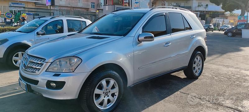Usata Mercedes ML320 2007 Grigio SUV