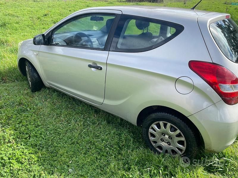 Usata Hyundai i20 78 CV (57 kW) 2010 Grigio Utilitaria