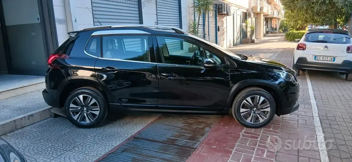 Usata Peugeot 2008 GT-line 99 CV (72 kW) 2017 Nero SUV