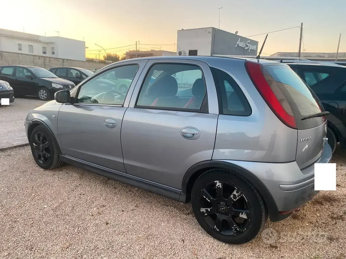 Usata Opel Corsa Cosmo 80 CV (58 kW) 2006 Grigio Utilitaria