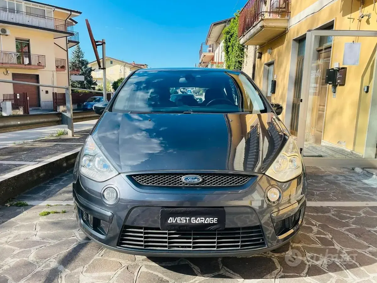 Usata Ford S-MAX Titanium 140 CV (102 kW) 2009 Grigio Monovolume