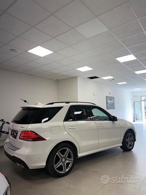 Bianco Usata 2017 Mercedes GLE250 Premium Plus Tre volumi | 28.990 € (Cara) - Immagine 1/4