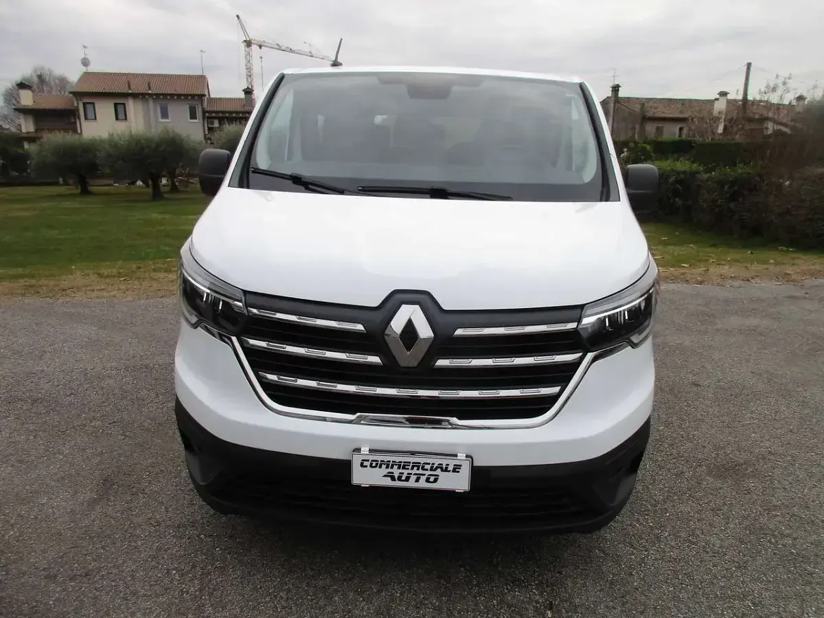 Usata Renault Trafic Zen 110 CV (80 kW) 2023 Bianco Monovolume