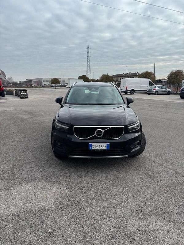Usata Volvo XC40 Momentum 129 CV (94 kW) 2021 Nero SUV