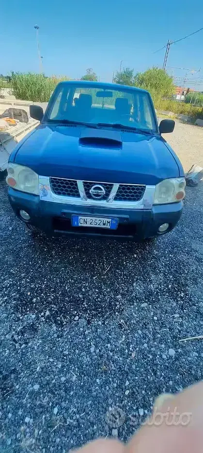 Usata Nissan Navara 133 CV (97 kW) 2004 Bluazzurro Pick-up