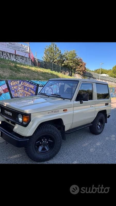 Beige Usata 1989 Toyota Land Cruiser SUV | 35.000 € - Immagine 1/4