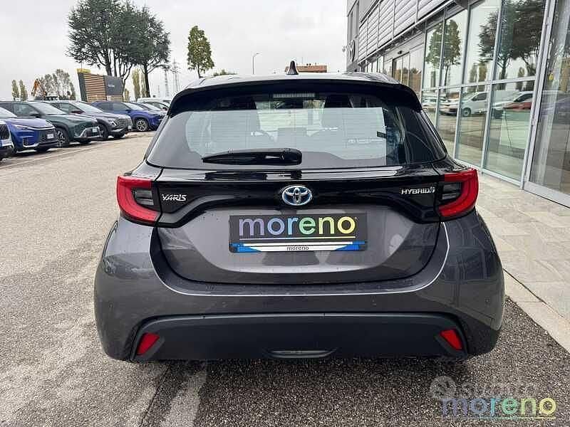 Usata Toyota Yaris Hybrid Trend 116 CV (85 kW) 2022 Grigio Utilitaria