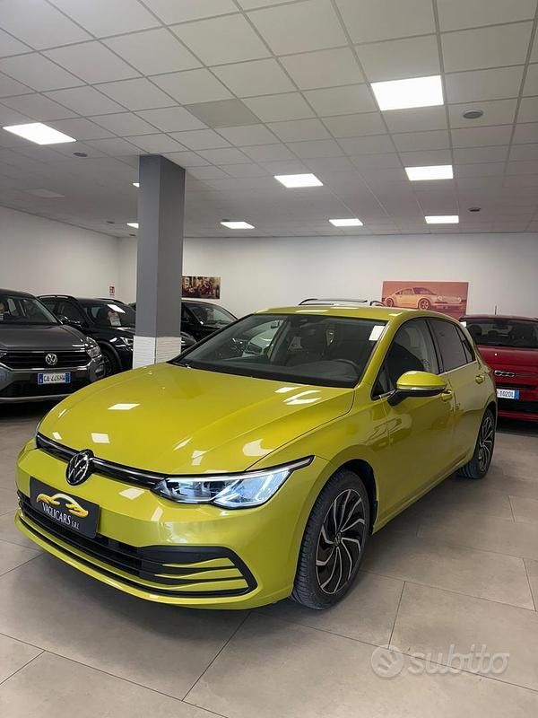 Verde Usata 2022 VW Golf VIII R-line Tre volumi | 19.990 € (Super prezzo) - Immagine 1/4