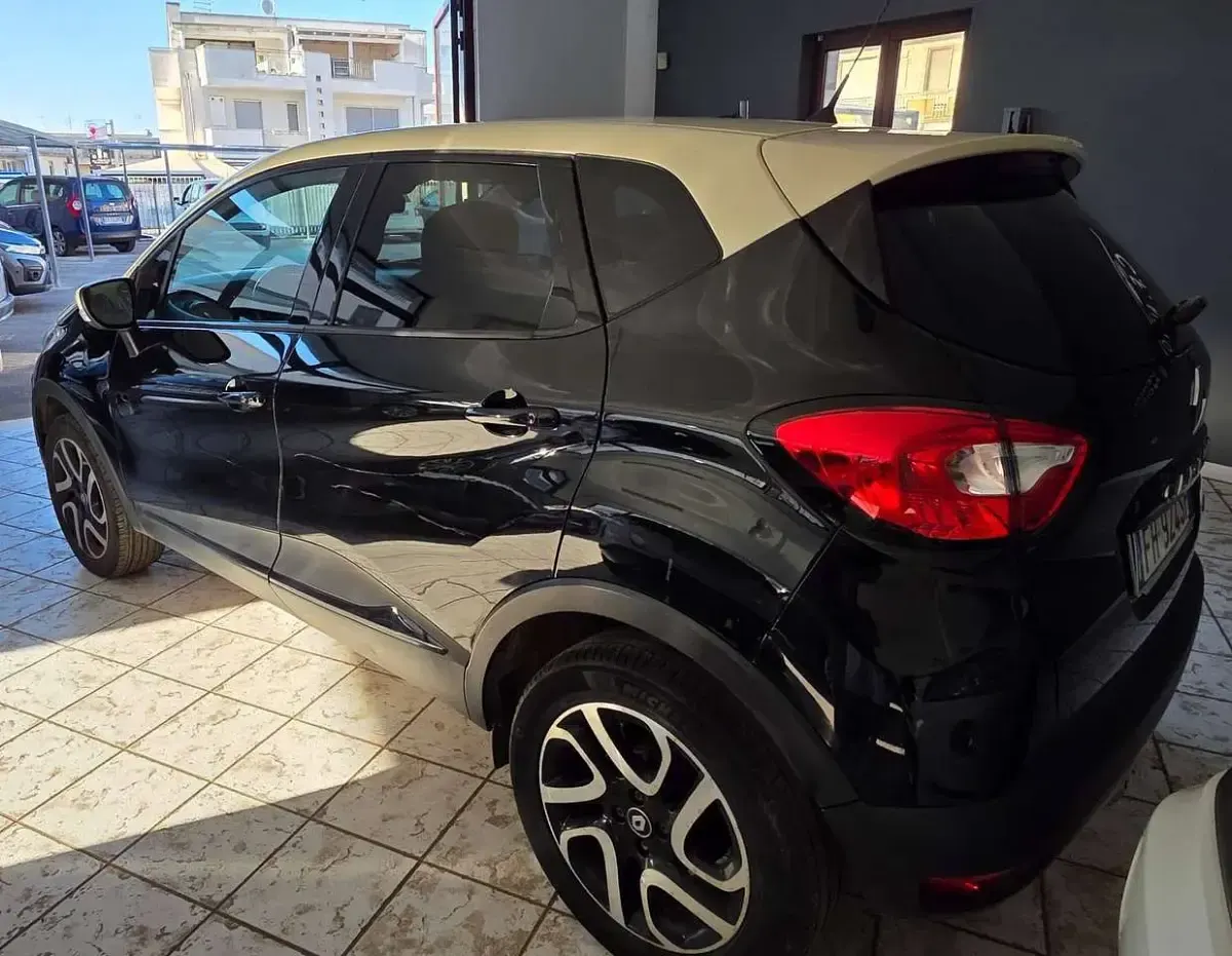 Usata Renault Captur Zen 90 CV (66 kW) 2017 Nero SUV