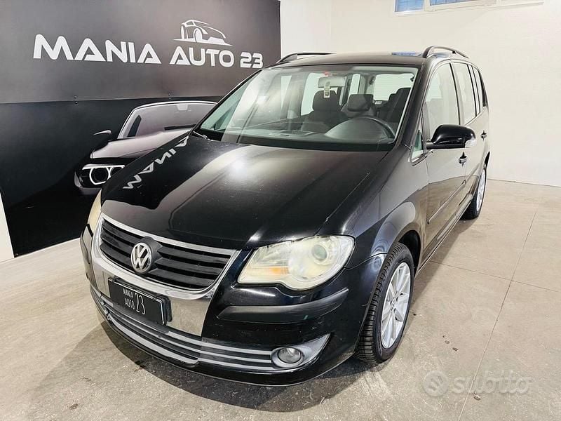 Nero Usata 2009 VW Touran Monovolume | 4490 € (Buon prezzo) - Immagine 1/4