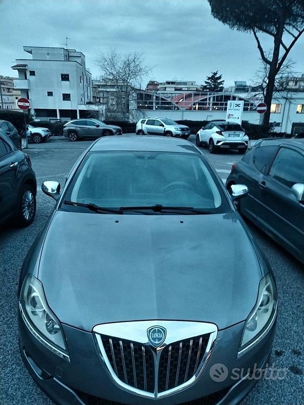 Usata Lancia Delta 120 CV (88 kW) 2011 Grigio Utilitaria