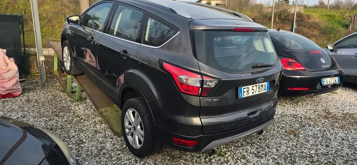 Usata Ford Kuga Titanium 120 CV (88 kW) 2018 Grigio SUV