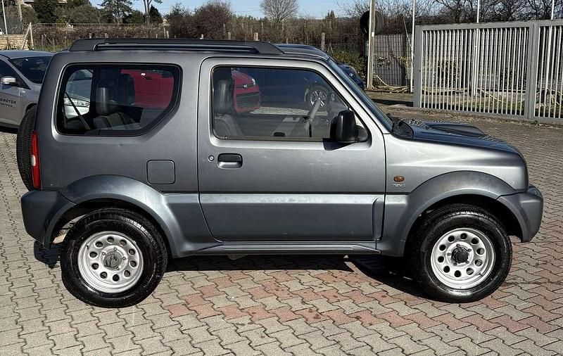 Usata Suzuki Jimny 65 CV (47 kW) 2005 Grigio SUV