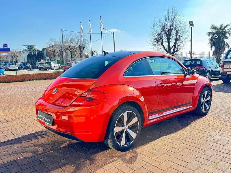 Usata VW Beetle CLUB 105 CV (77 kW) 2015 Orange metallizzato Utilitaria