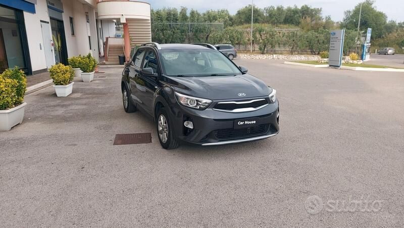 Usata Kia Stonic Style 120 CV (88 kW) 2017 Grigio SUV