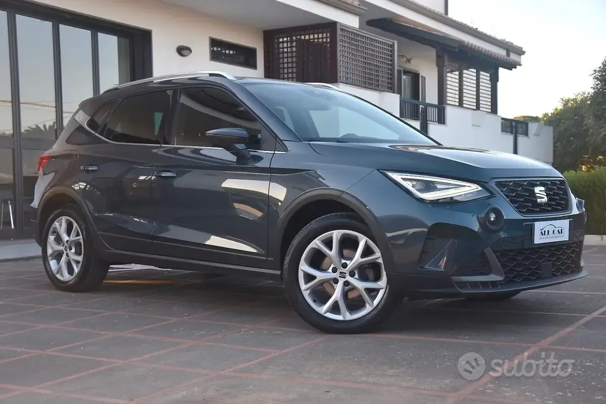 Usata Seat Arona FR 110 CV (80 kW) 2023 Grigio SUV