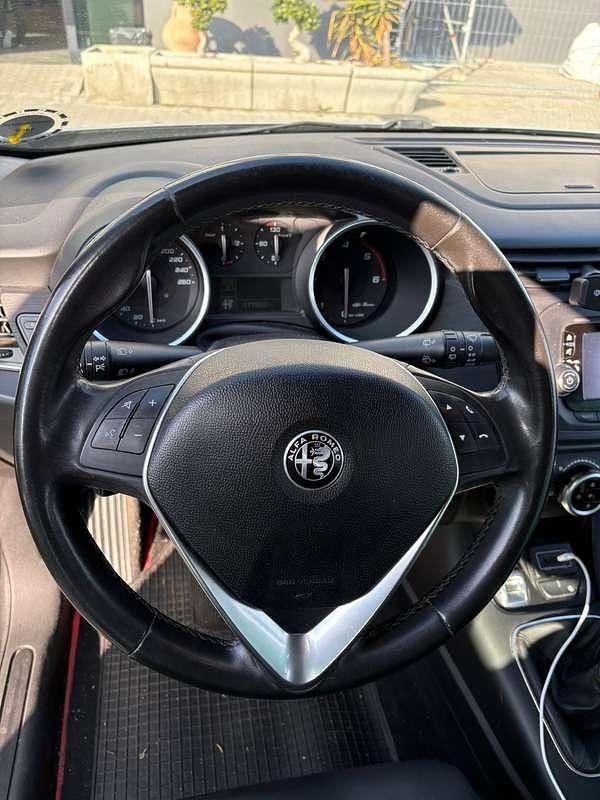 Usata Alfa Romeo Giulietta Business 120 CV (88 kW) 2016 Argento Utilitaria