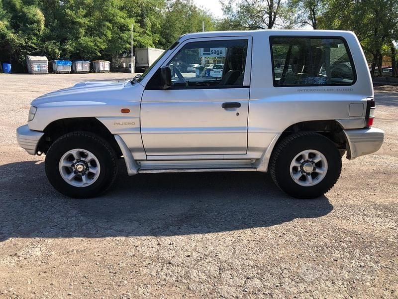 Usata Mitsubishi Pajero 100 CV (73 kW) 1999 Grigio SUV