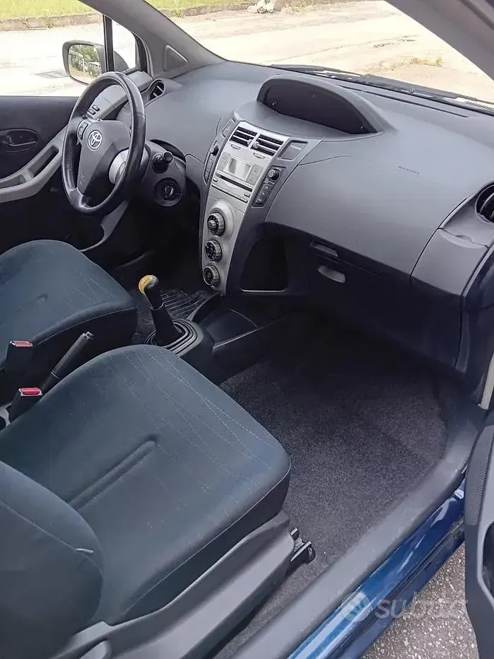 Usata Toyota Yaris 100 CV (73 kW) 2006 Bluazzurro Utilitaria