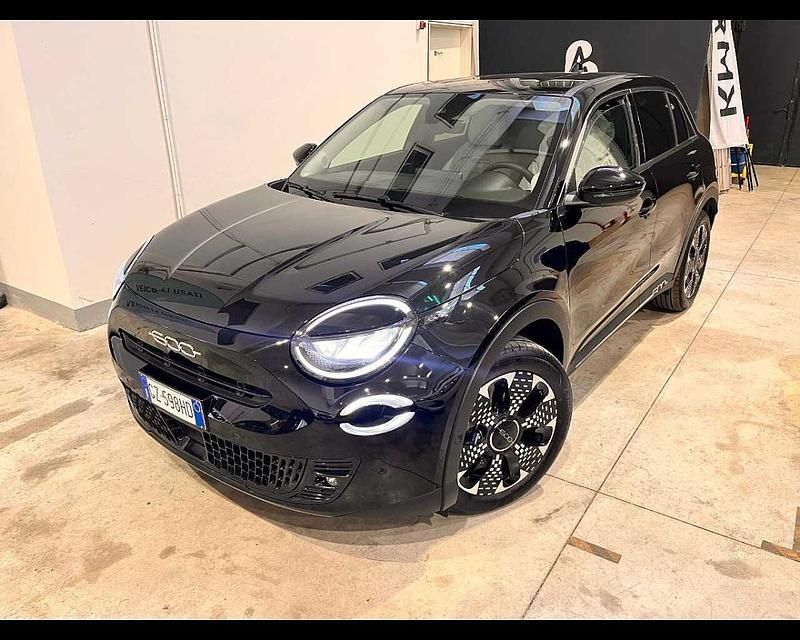Käytetty Fiat 600 La Prima 101 HP (74 kW) 2025 Katumaasturi