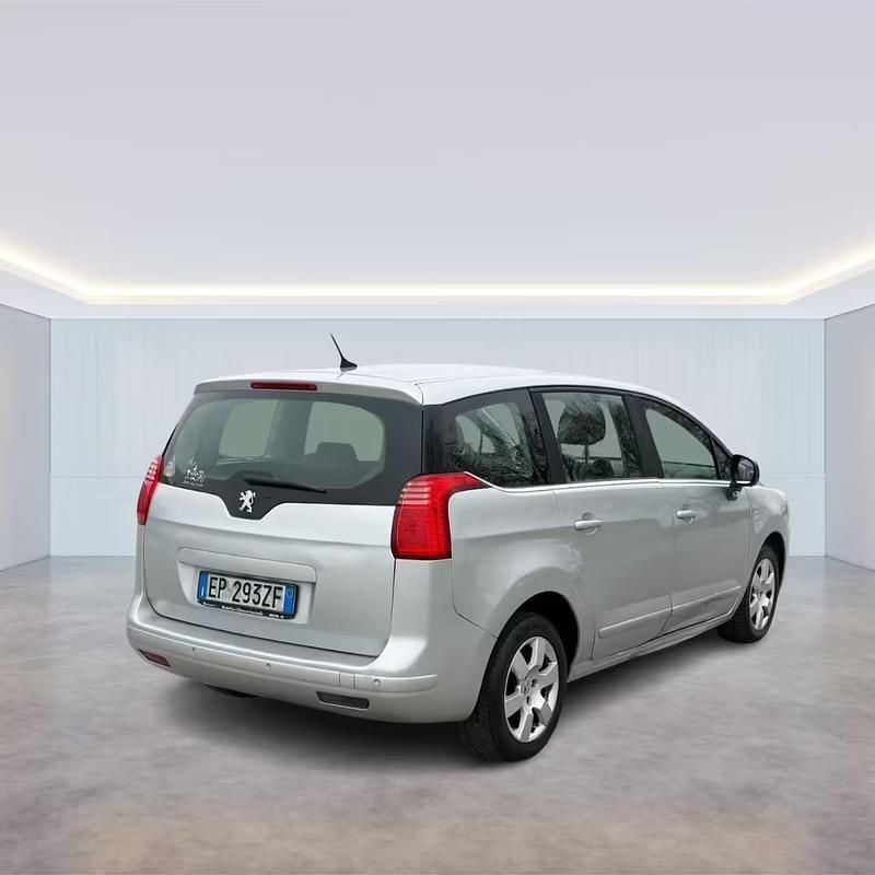 Usata Peugeot 5008 Allure 115 CV (84 kW) 2013 Grigio Monovolume