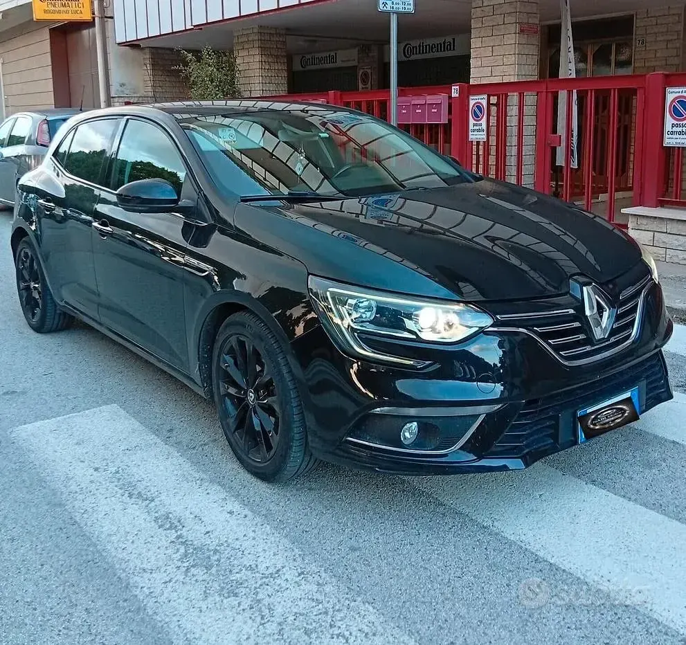 Usata Renault Mégane III Zen 110 CV (80 kW) 2016 Nero Berlina