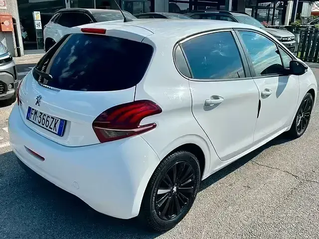 Usata Peugeot 208 82 CV (60 kW) 2018 Bianco Utilitaria