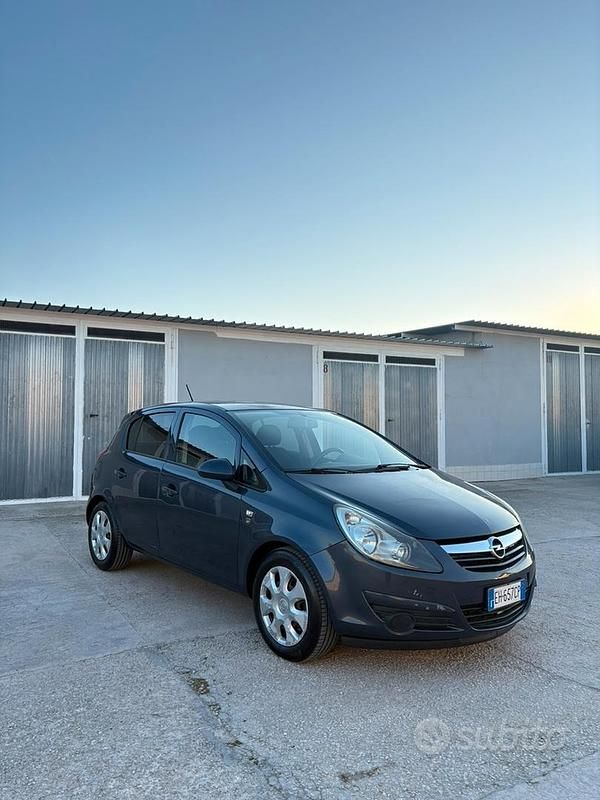Usata Opel Corsa 75 CV (55 kW) 2011 Grigio Utilitaria
