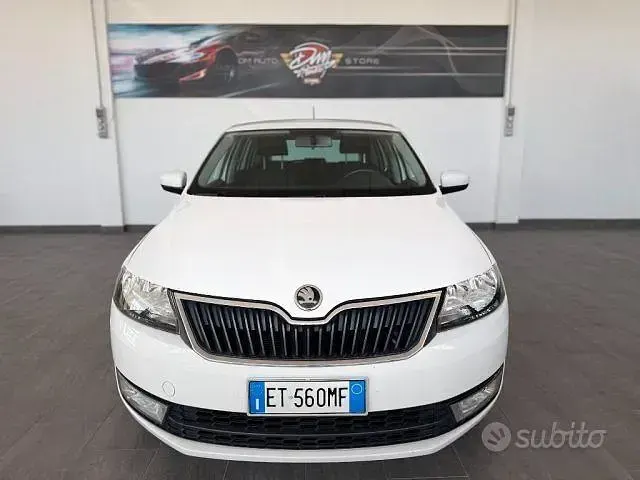 Usata Skoda Rapid Ambition 105 CV (77 kW) 2013 Bianco Utilitaria