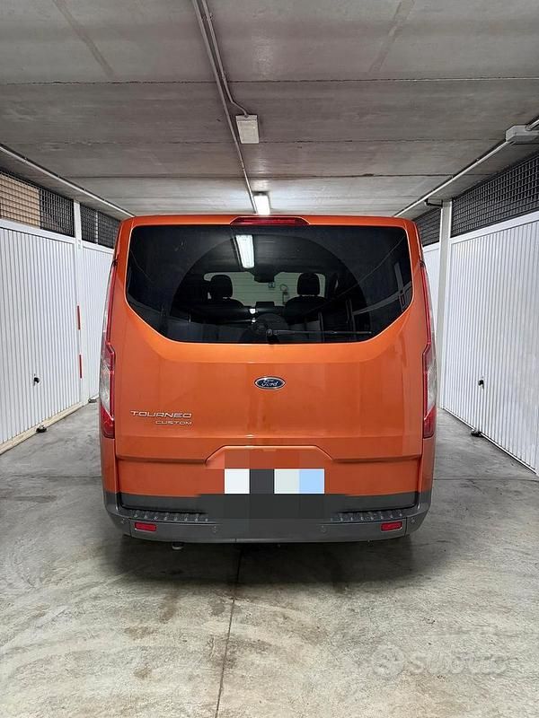 Usata Ford Tourneo Custom Active 170 CV (125 kW) 2023 Arancione Furgone