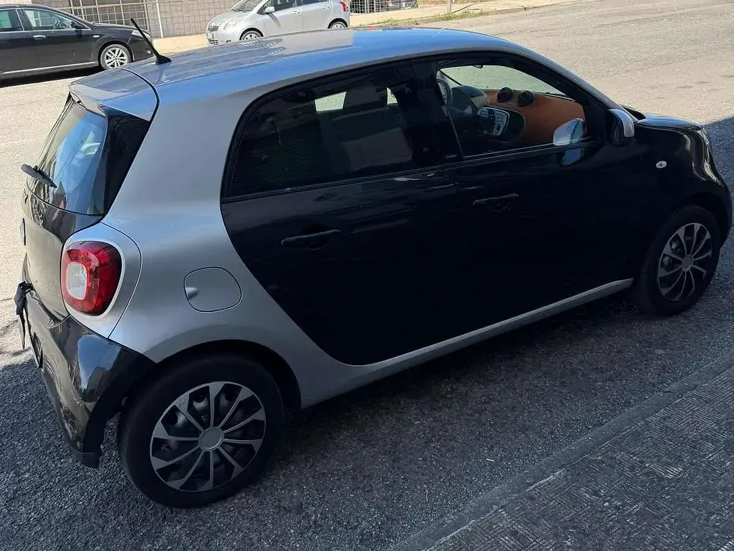 Usata Smart ForFour 71 CV (52 kW) 2015 Nero Utilitaria