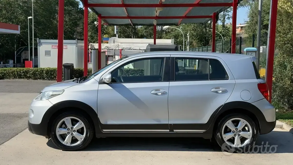 Usata Toyota Urban Cruiser Luxury 100 CV (73 kW) 2010 Grigio Utilitaria