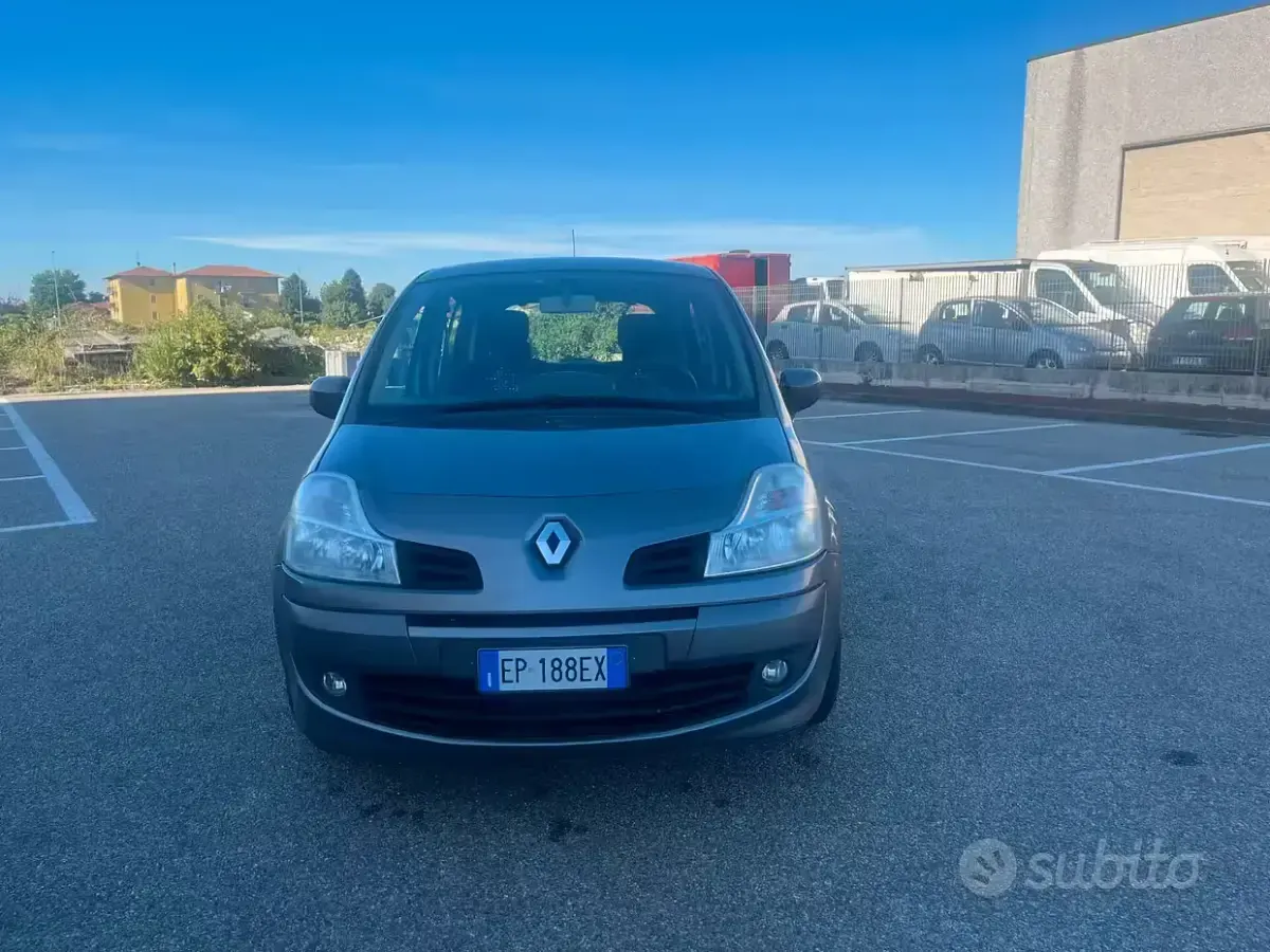 Usata Renault Modus 75 CV (55 kW) 2012 Grigio Monovolume