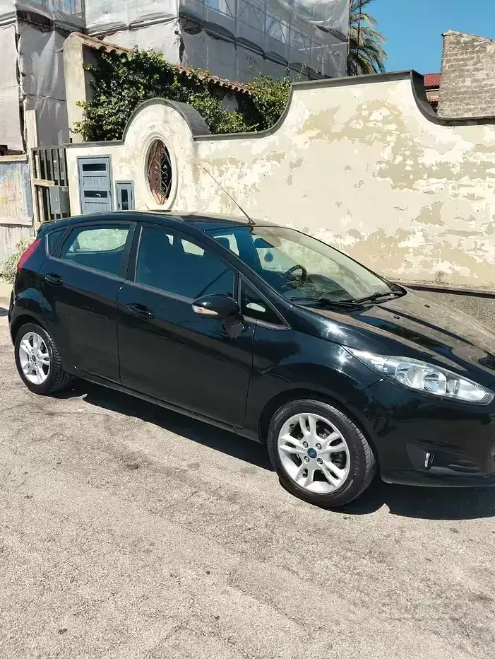 Usata Ford Fiesta 73 CV (53 kW) 2016 Nero Utilitaria