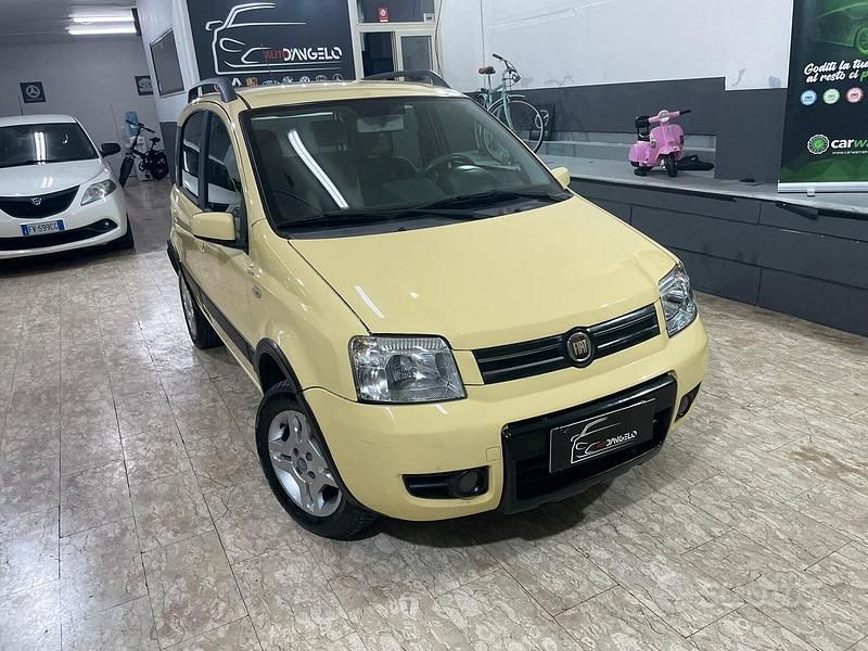 Usata Fiat Panda Climbing 60 CV (44 kW) 2009 Giallo Utilitaria