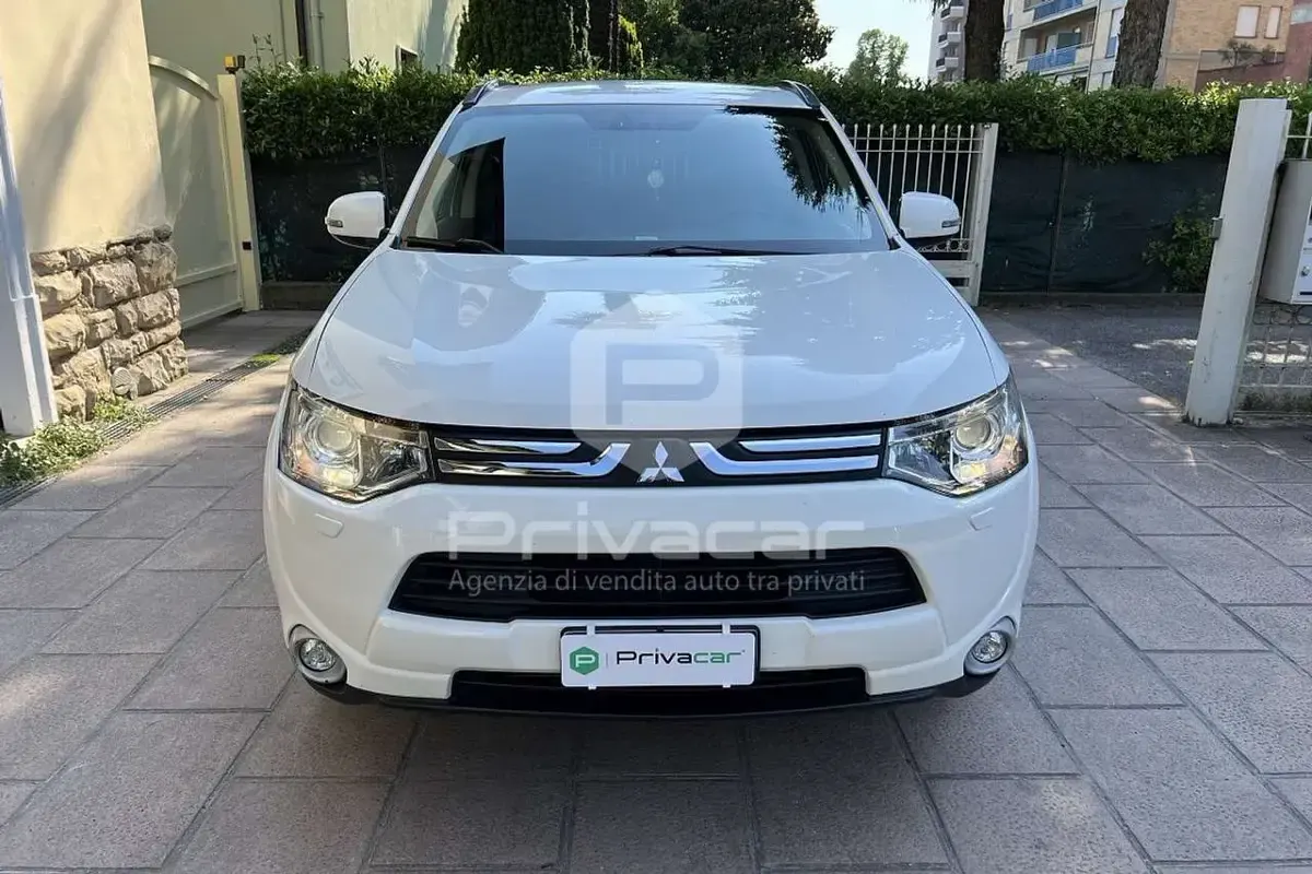 Usata Mitsubishi Outlander Instyle 150 CV (110 kW) 2014 Bianco SUV