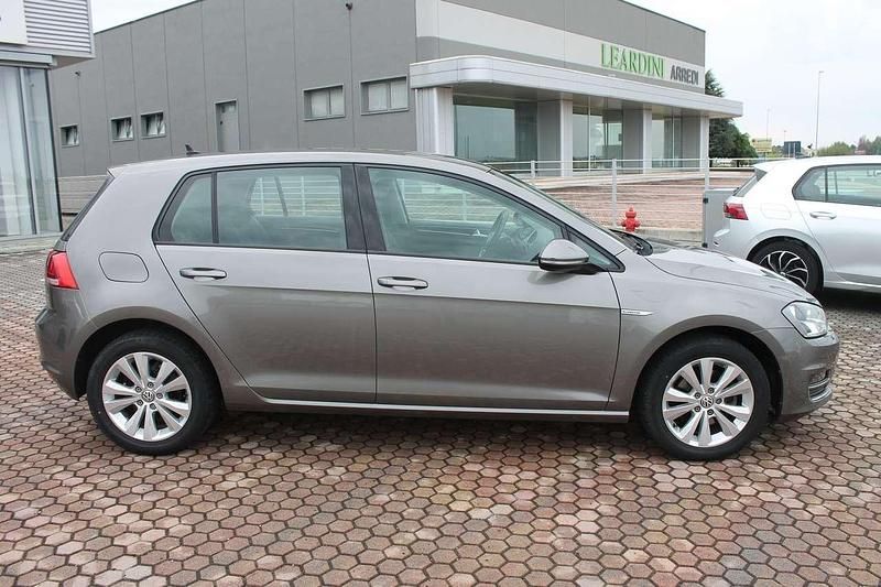 Usata VW Golf VII Executive 110 CV (80 kW) 2016 Limestone grey Berlina