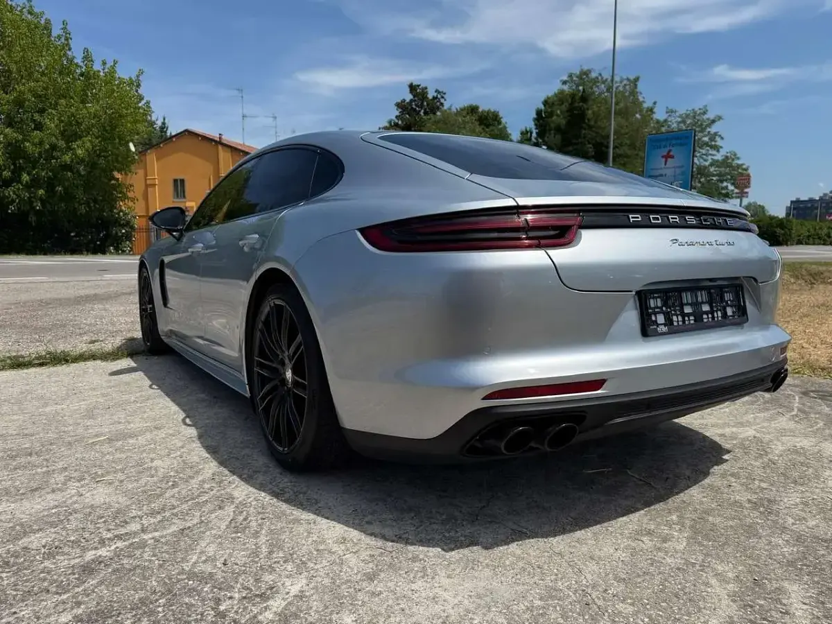 Usata Porsche Panamera Turbo 550 CV (404 kW) 2017 Argento Utilitaria