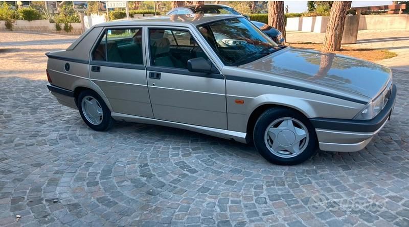 Usata Alfa Romeo 75 1989 Grigio Berlina