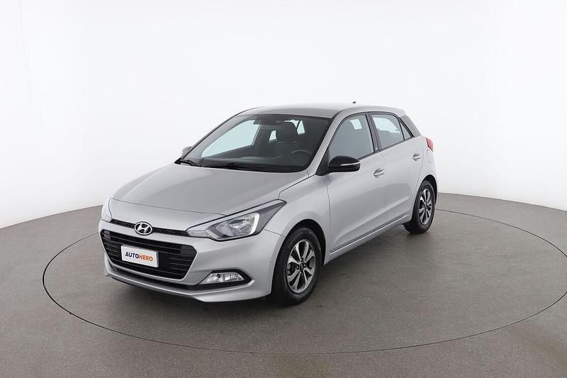 Argento Usata 2018 Hyundai i20 GO! Tre volumi | 8399 € (Ottimo prezzo) - Immagine 1/3