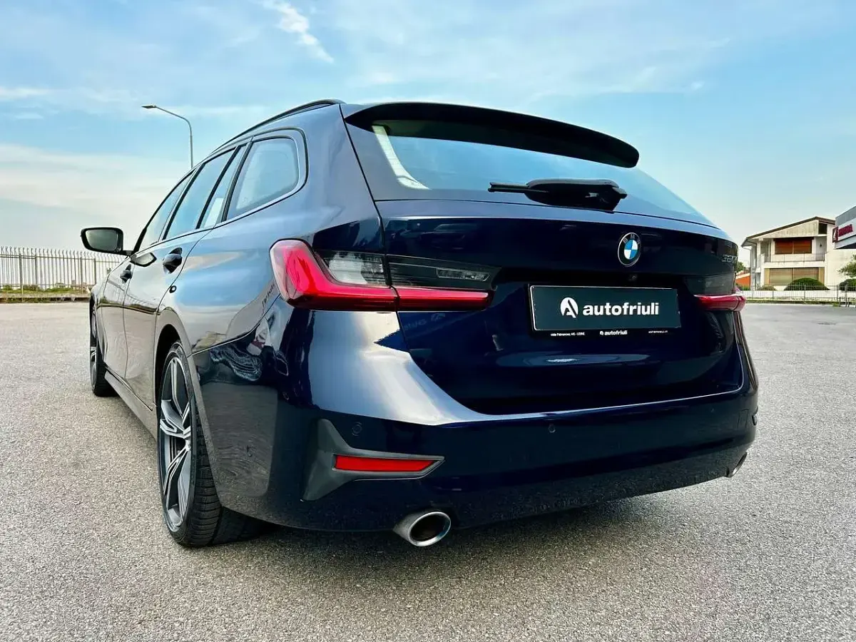 Usata BMW 320 Luxury Line 184 CV (135 kW) 2021 Tanzanite blau Station wagon