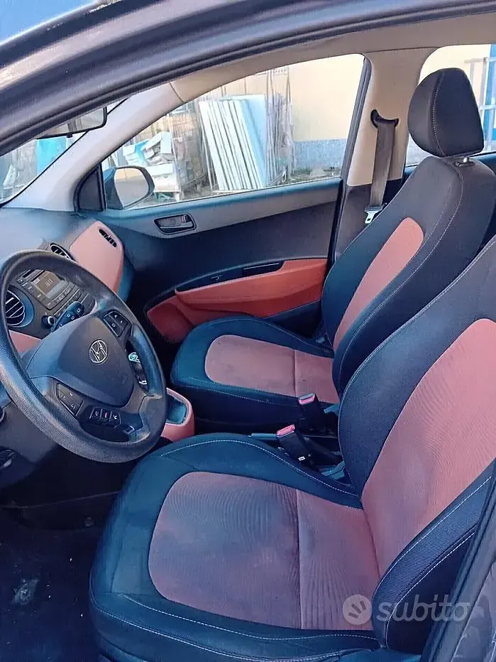Usata Hyundai i10 67 CV (49 kW) 2015 Grigio Utilitaria