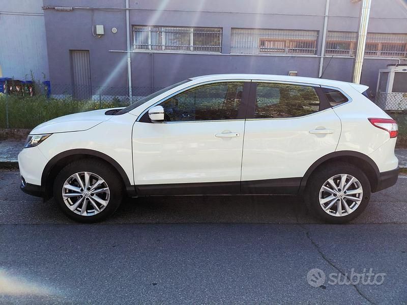 Usata Nissan Qashqai Acenta 110 CV (80 kW) 2017 Bianco SUV