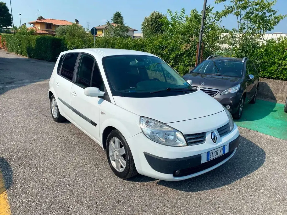 Usata Renault Scénic III Dynamique 113 CV (83 kW) 2010 Bianco Monovolume