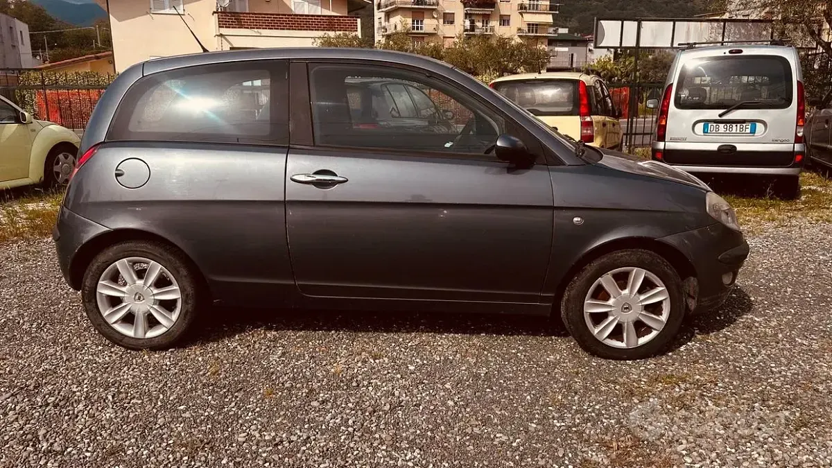 Usata Lancia Ypsilon 69 CV (50 kW) 2005 Grigio Utilitaria