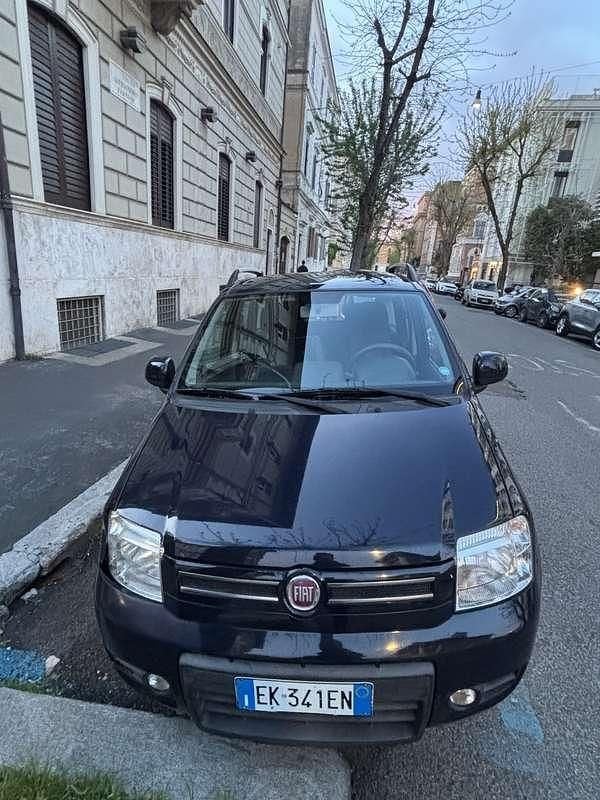 Usata Fiat Panda 4x4 Climbing 69 CV (50 kW) 2011 Utilitaria