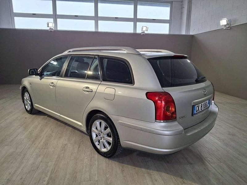 Usata Toyota Avensis 116 CV (85 kW) 2003 Argento Station wagon
