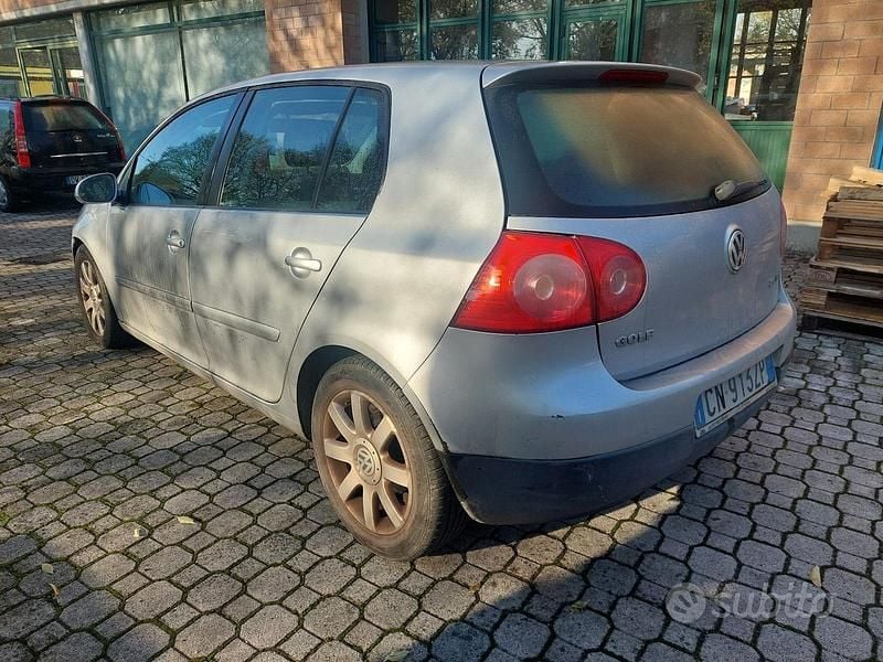 Usata VW Golf IV Comfortline 140 CV (102 kW) 2004 Argento Berlina