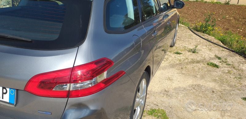 Grigio Usata 2015 Peugeot 308 Station wagon | 5000 € (Ottimo prezzo) - Immagine 1/4